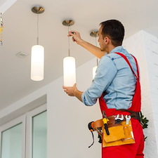 Professional-Thibodaux-Electrician-Specializing-in-Quality-Circuit-Breaker-Repairs 1